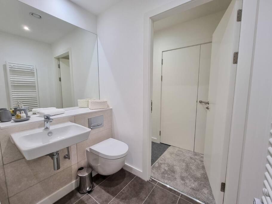 Luxury City Centre Townhouse With Parking Manchester Exterior photo